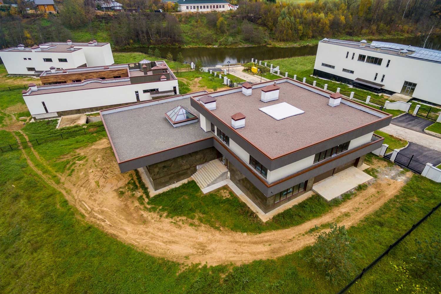 Vivienda de dos plantas diseñada para optimizar el terreno disponible Vivienda de dos plantas diseñada para optimizar el terreno disponible